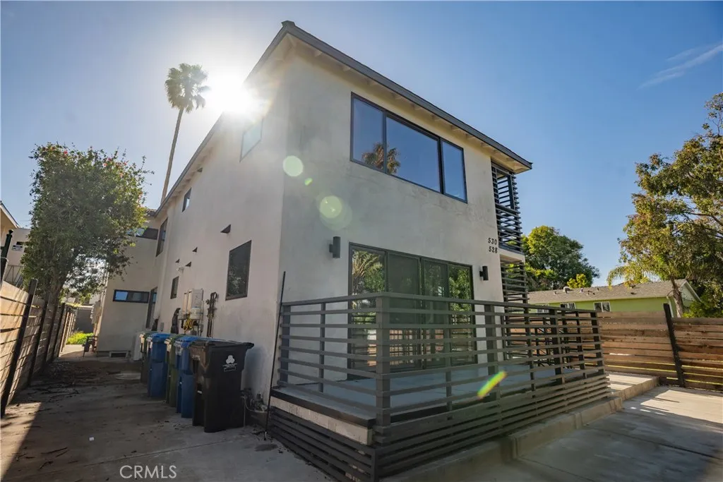 528 Westminster Avenue, Venice, California 90291 home-pic-1
